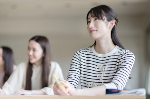 メリットを考えている女性